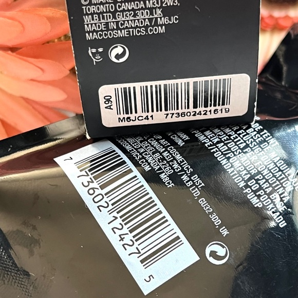 MAC *Bundle* Studio Fix Foundation NC10 + PUMP *DISCONTINUED* - Picture 11 of 12